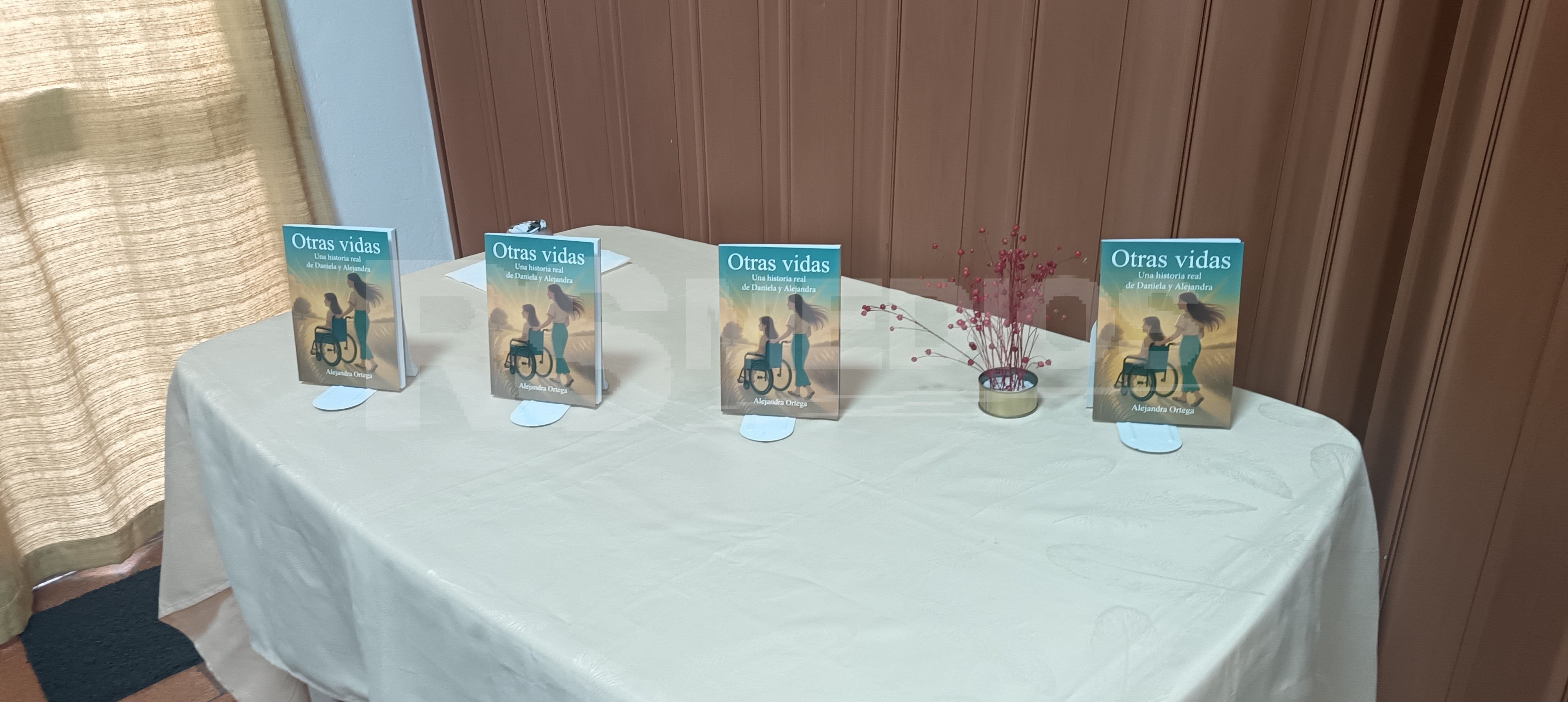 Presentaron "Otras Vidas", el libro de Alejandra Ortega sobre una madre y su hija con parálisis cerebral — imagen 1