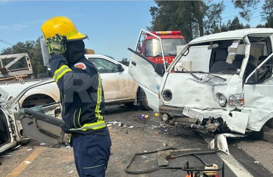 Accidente múltiple en la ruta 2: tres vehículos chocaron y dos personas resultaron lesionadas — imagen 2
