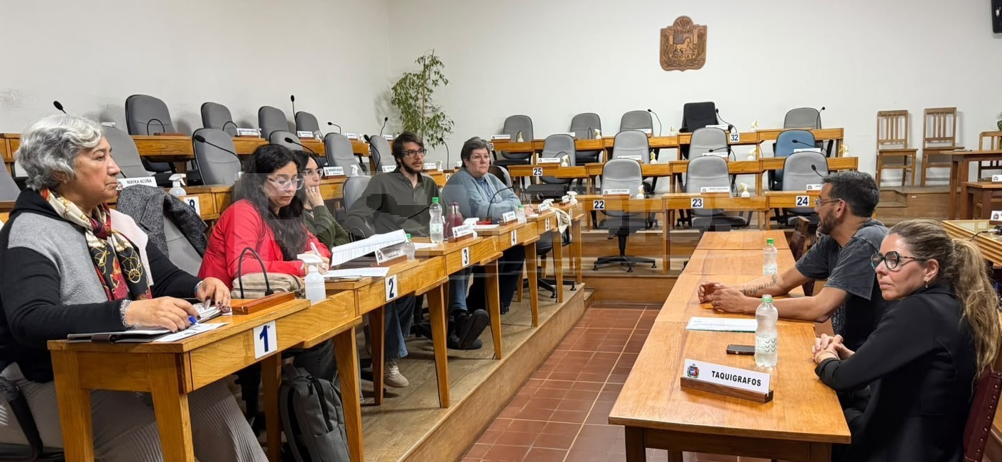 Presentan proyecto "Soriano Cardioprotegido" ante la Junta Departamental