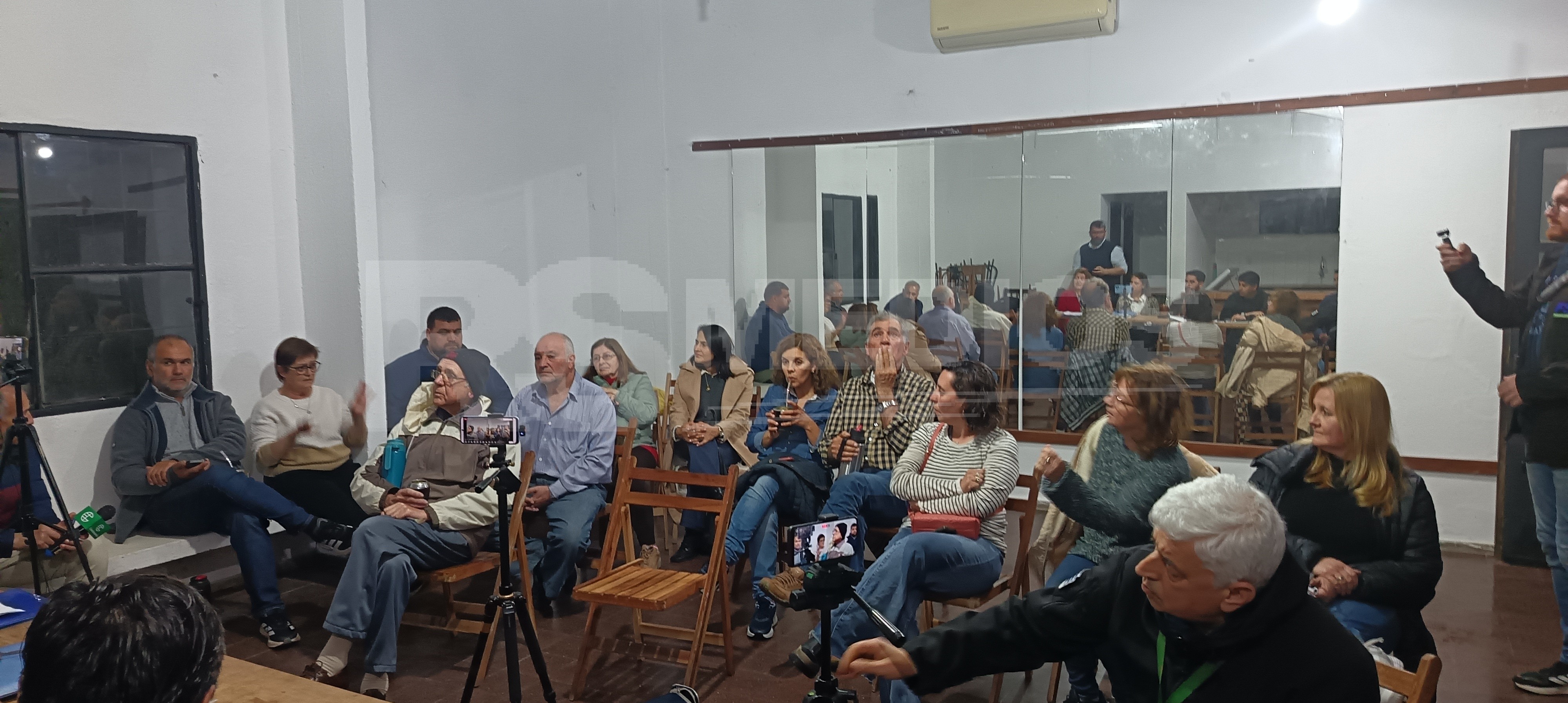 Vecinos de Cardona piden frenar la pirotecnia sonora en los festejos del fútbol local — imagen 2