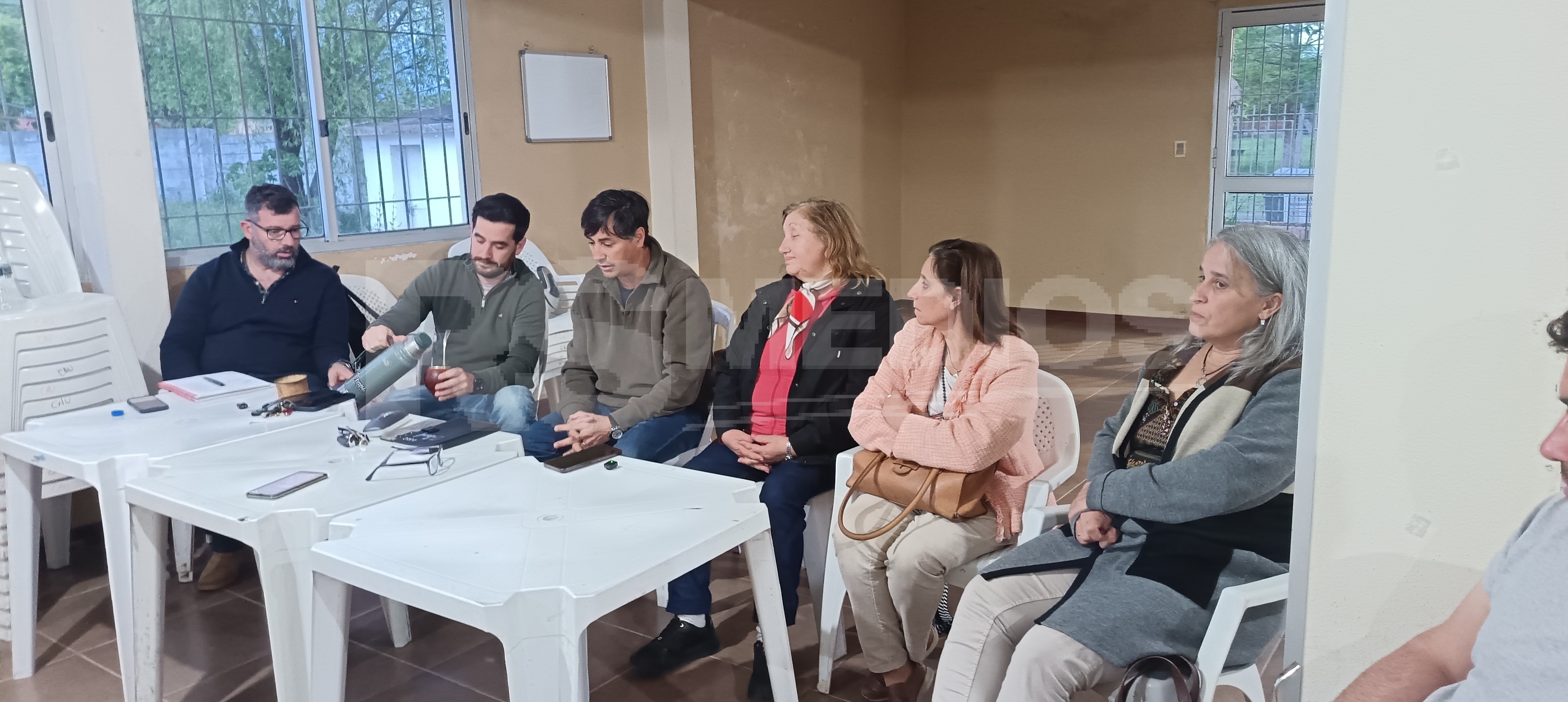 Cardona: sesión barrial en el Club Unión abordó veredas, tránsito y patrimonio