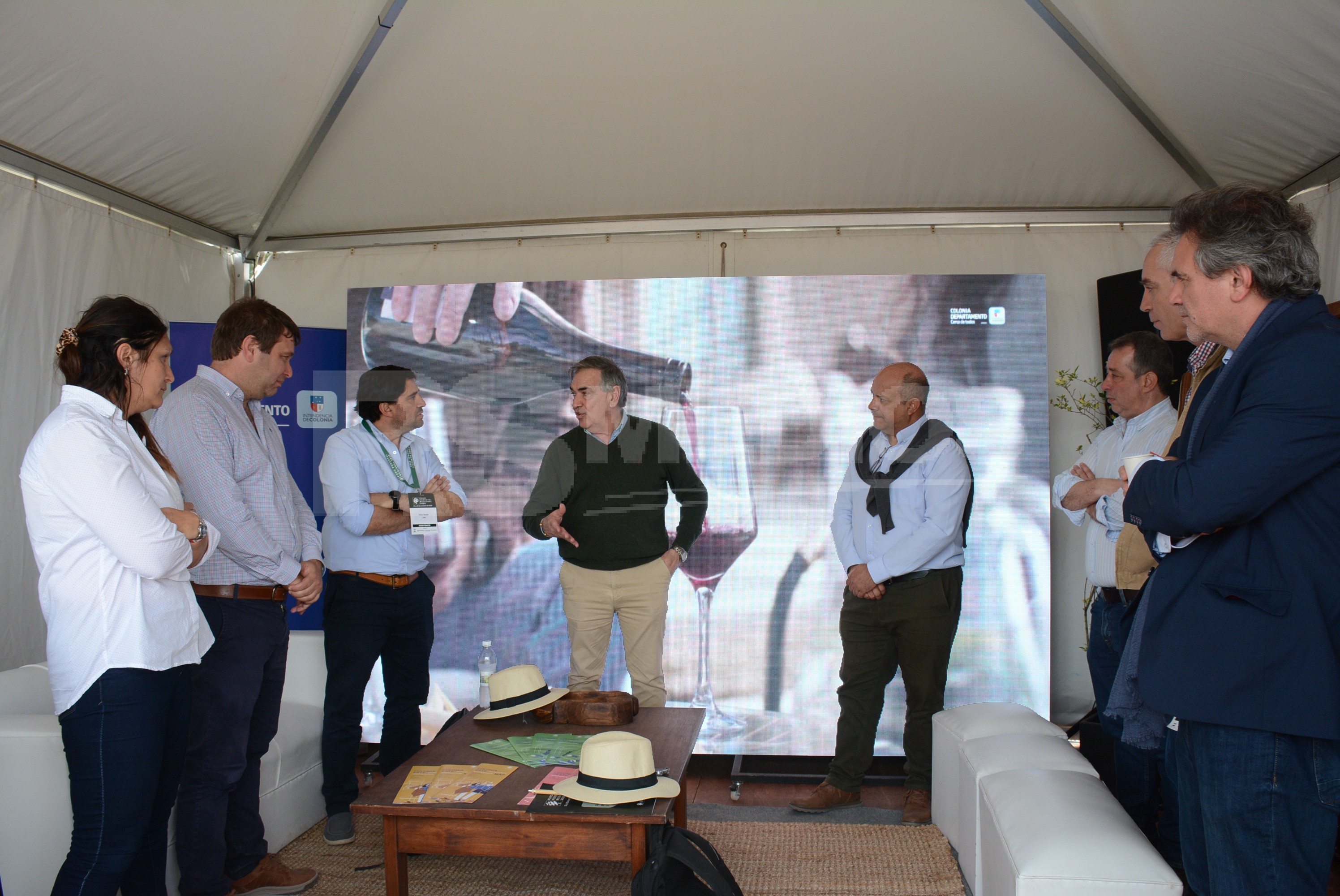 Rodríguez recorrió la Feria Forestal y destacó la presencia de Montes del Plata