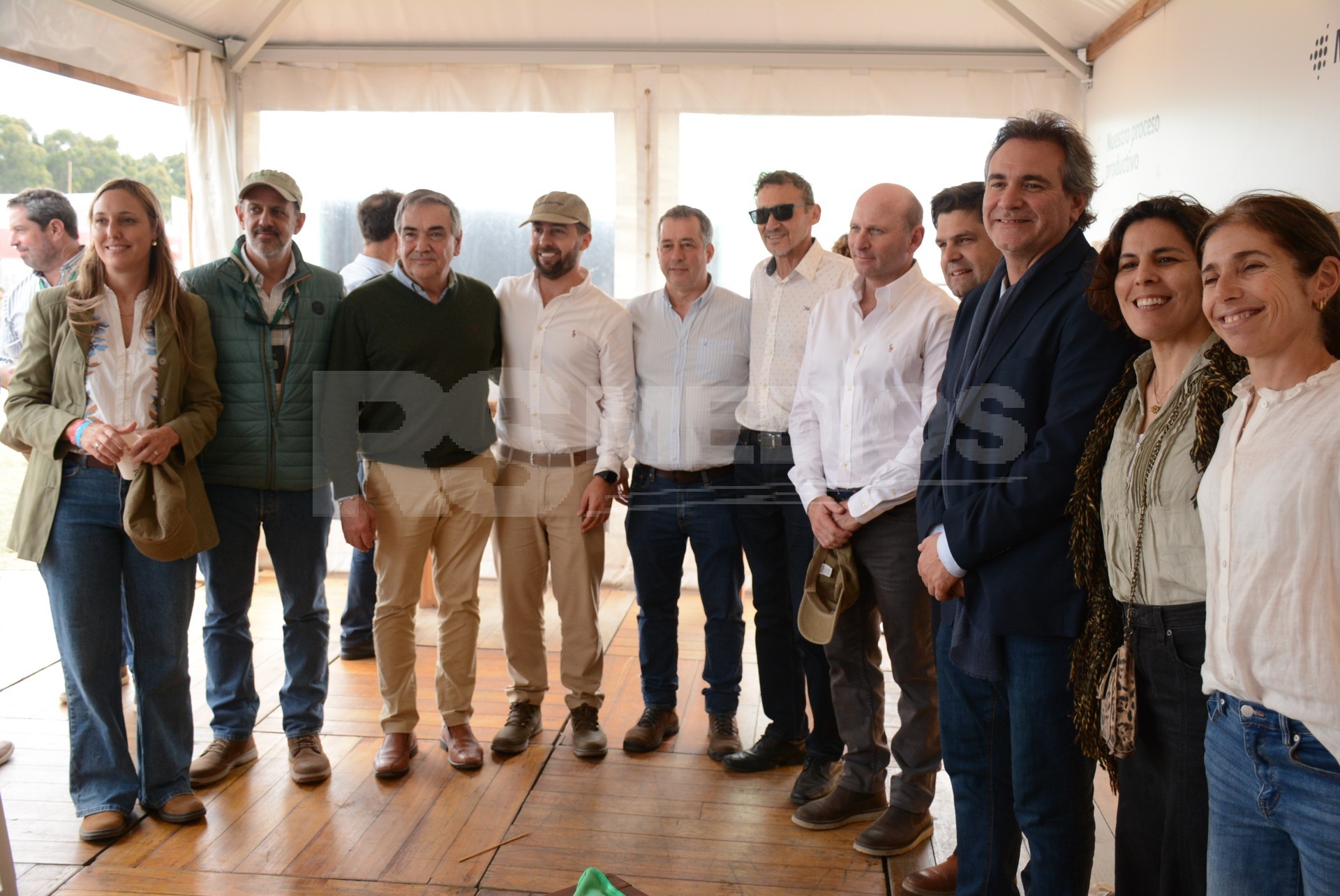 Rodríguez recorrió la Feria Forestal y destacó la presencia de Montes del Plata — imagen 2