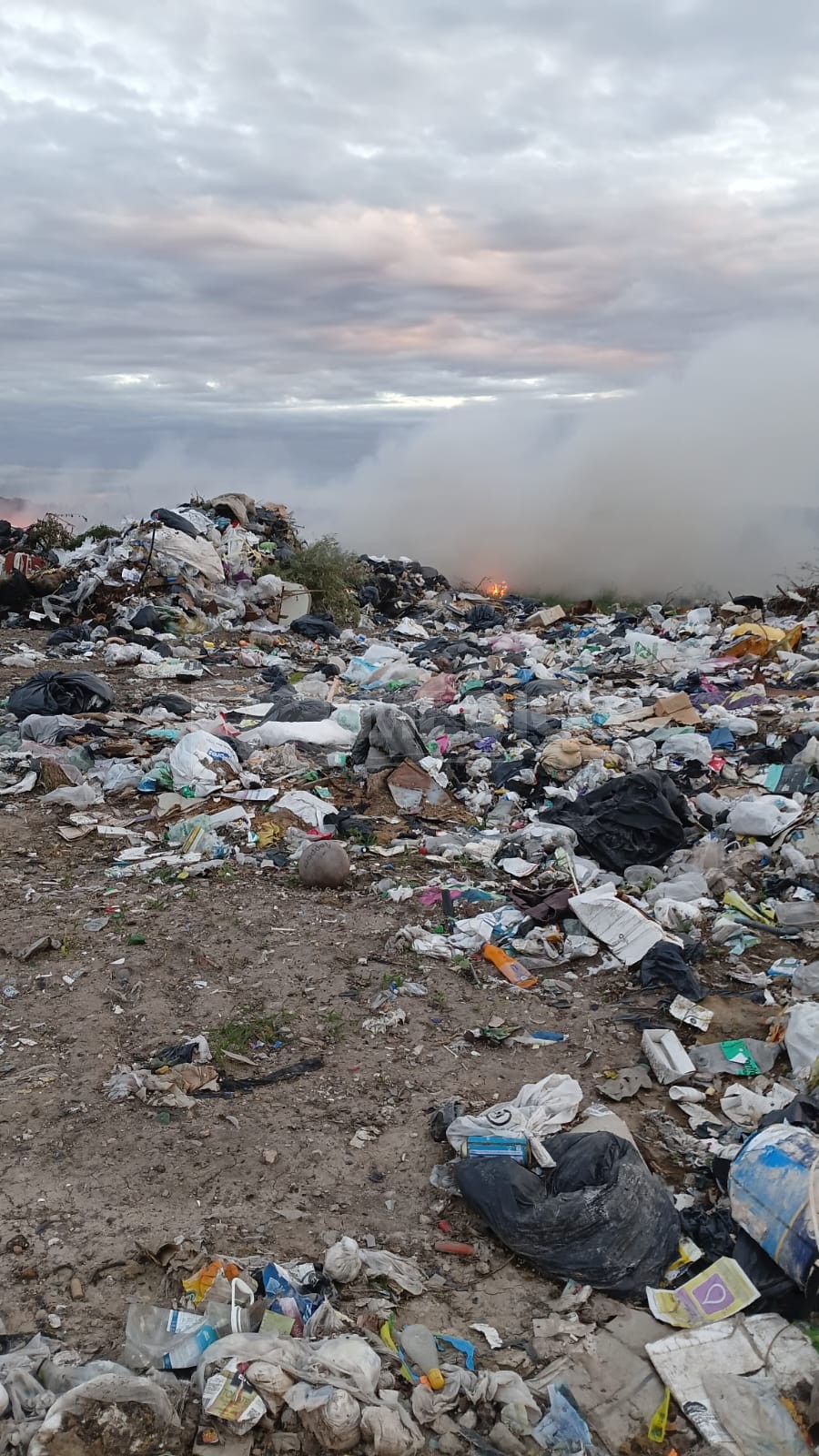 Controlaron un incendio en el vertedero de Mercedes originado por brasas en la basura